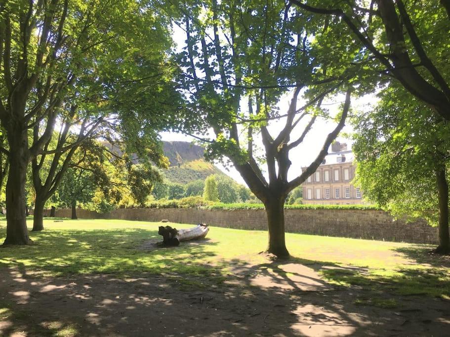 Holyrood Park: Lush & Arty 2 Double Bed Flat Apartment Edinburgh Luaran gambar
